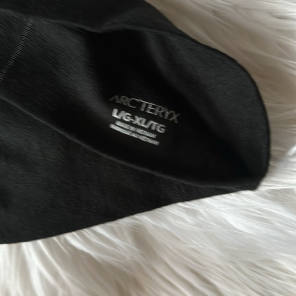 Arc’teryx Rho Lightweight Wool Toque Black Beanie Hat - Picture 2 of 6